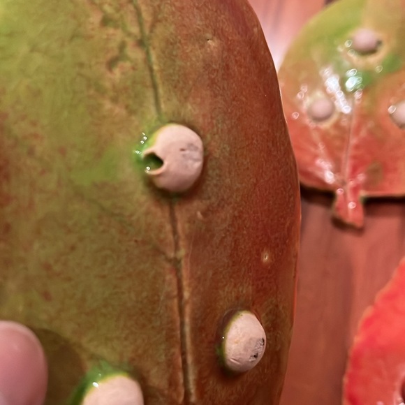 Beautiful Handmade Ceramic Leaves - Picture 4 of 4